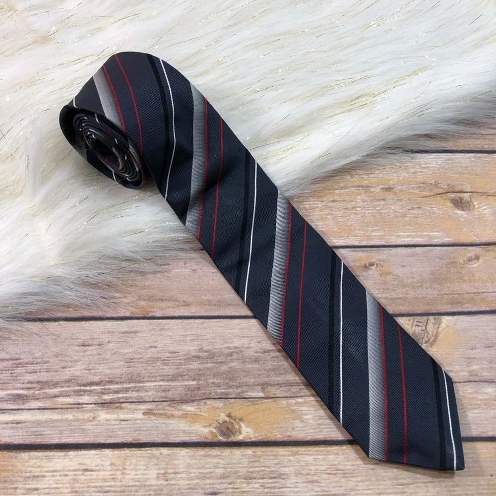 Hugo Boss Gray & Red Necktie 59 Inches